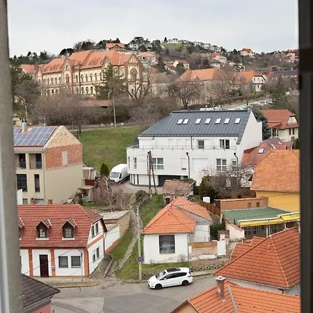 Pajger Egyetemvaros شقة