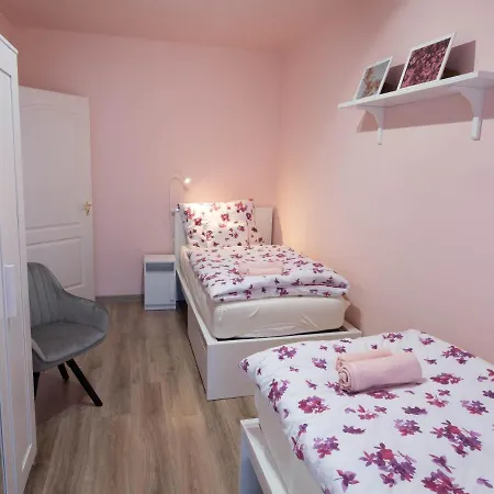 Pajger Egyetemváros Apartman *